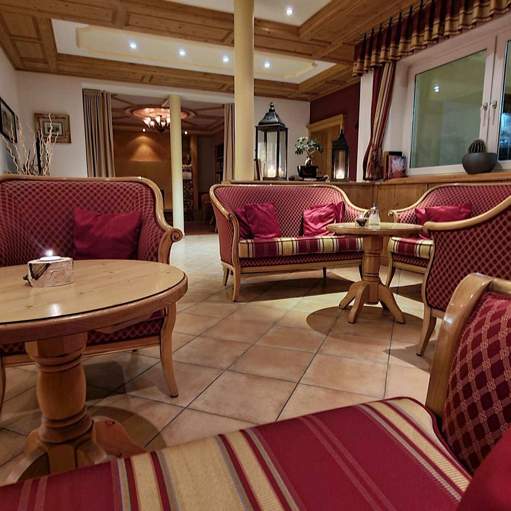 Berghotel Zum Zirm Collalbo Buitenkant foto