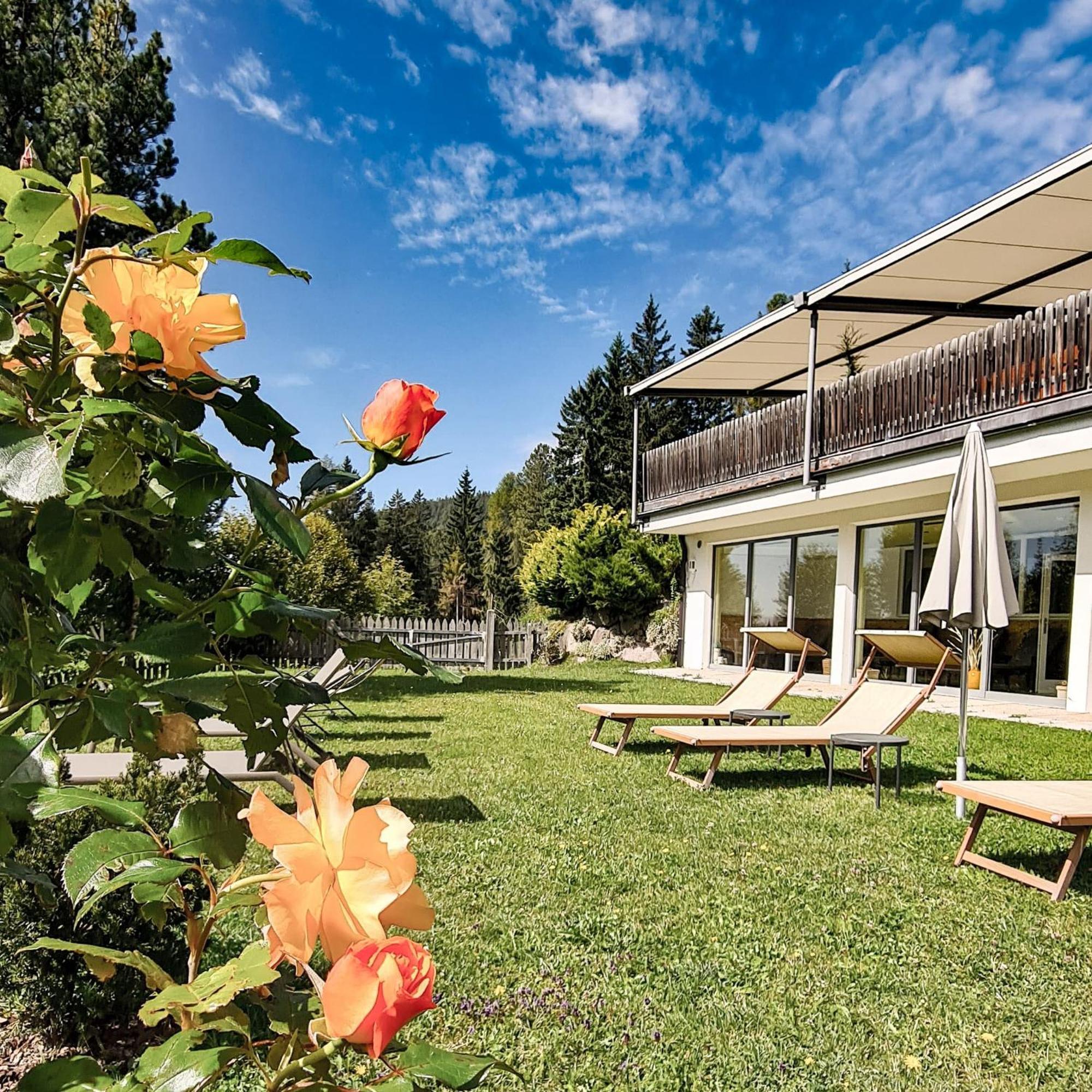 Berghotel Zum Zirm Collalbo Buitenkant foto