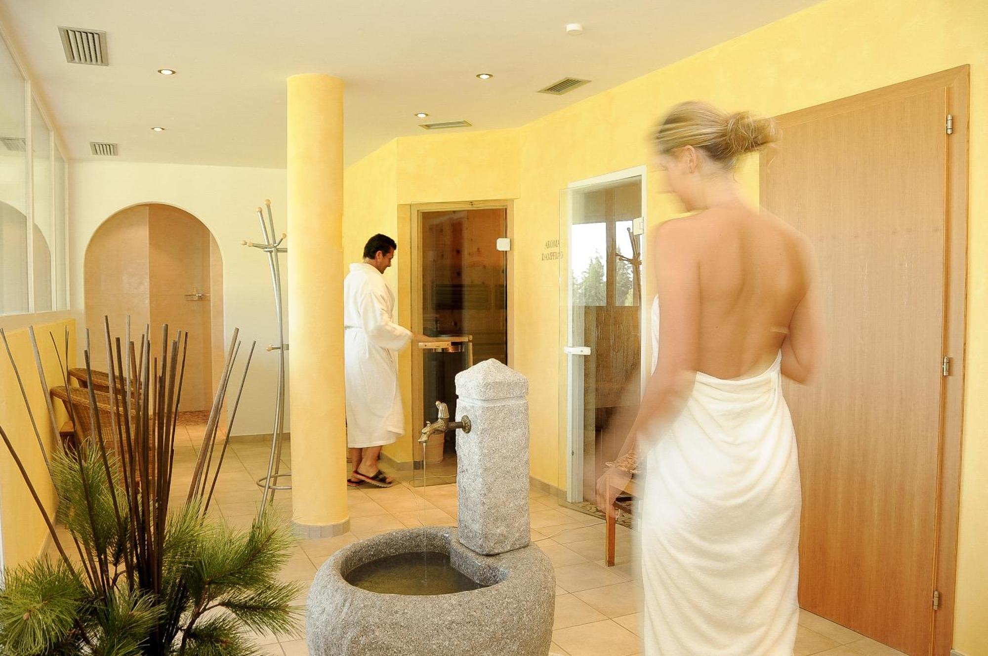Berghotel Zum Zirm Collalbo Buitenkant foto