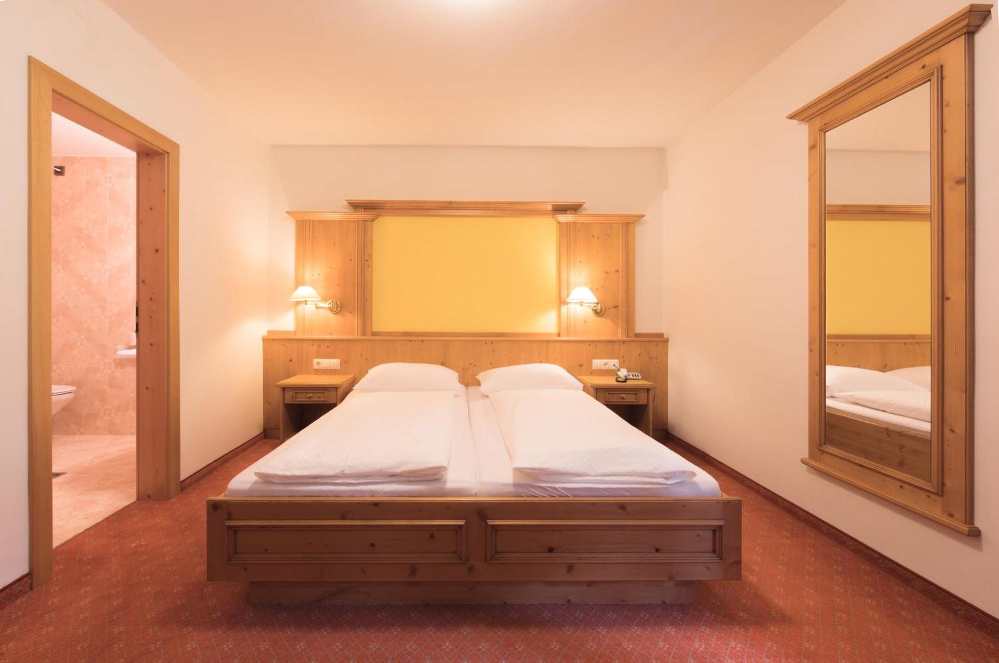 Berghotel Zum Zirm Collalbo Buitenkant foto