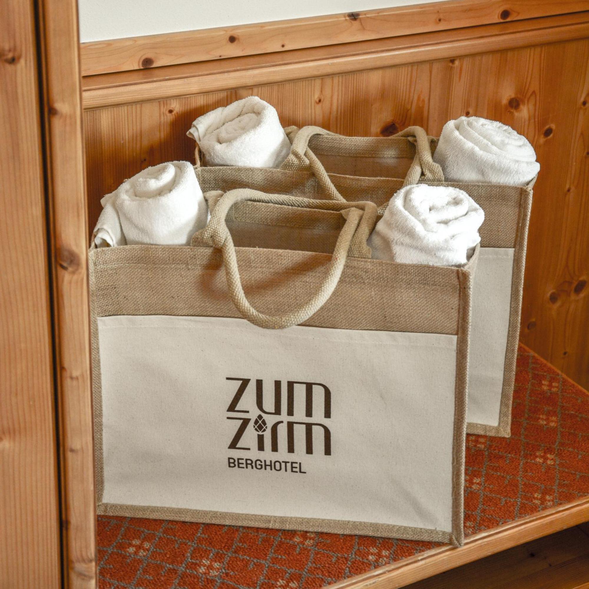 Berghotel Zum Zirm Collalbo Buitenkant foto
