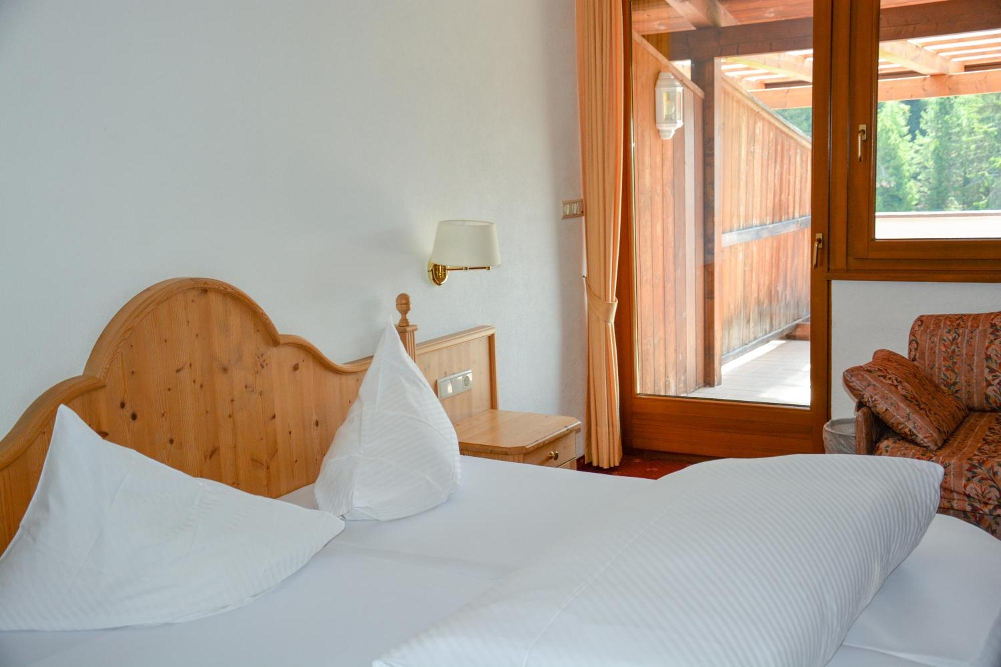 Berghotel Zum Zirm Collalbo Buitenkant foto