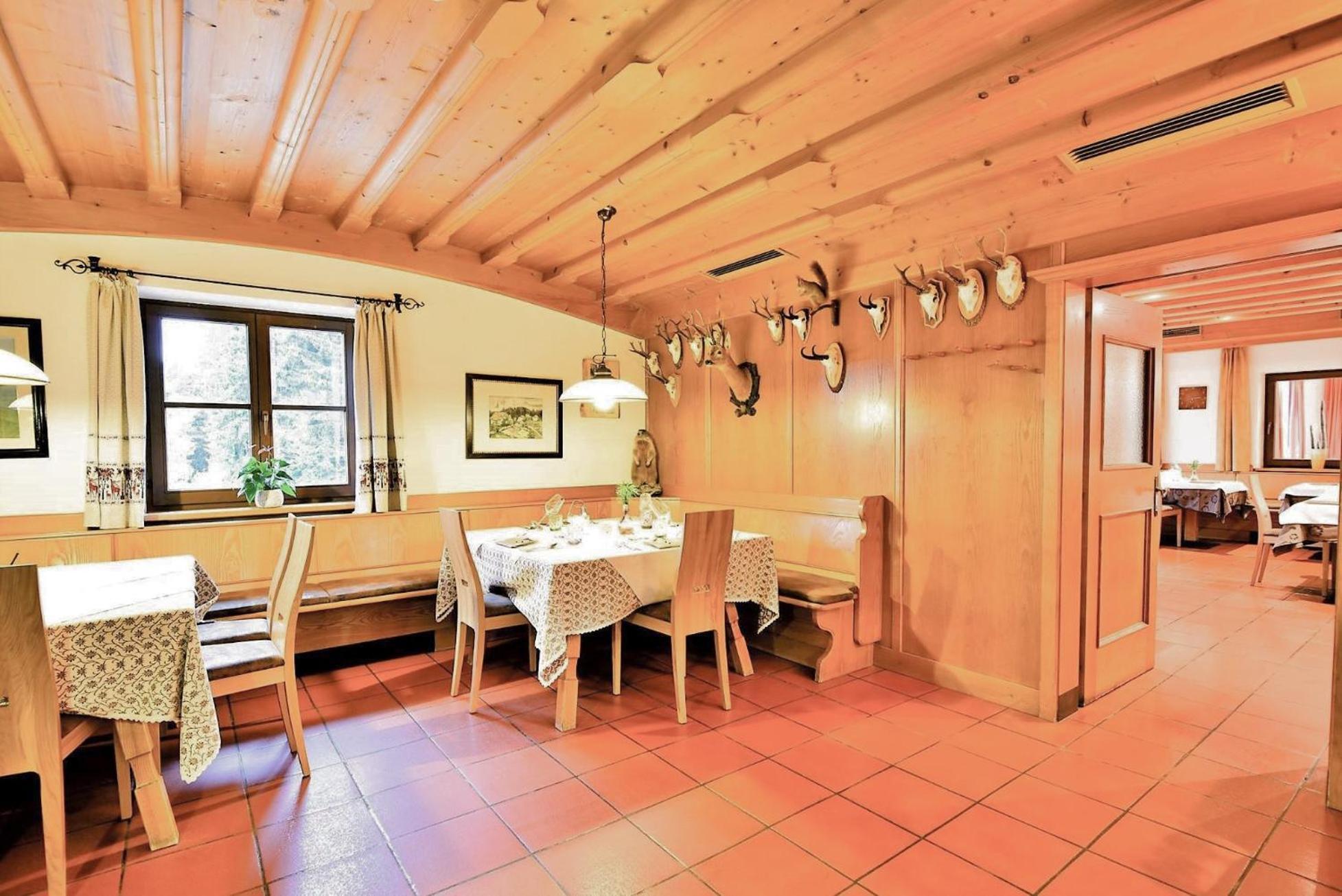 Berghotel Zum Zirm Collalbo Buitenkant foto