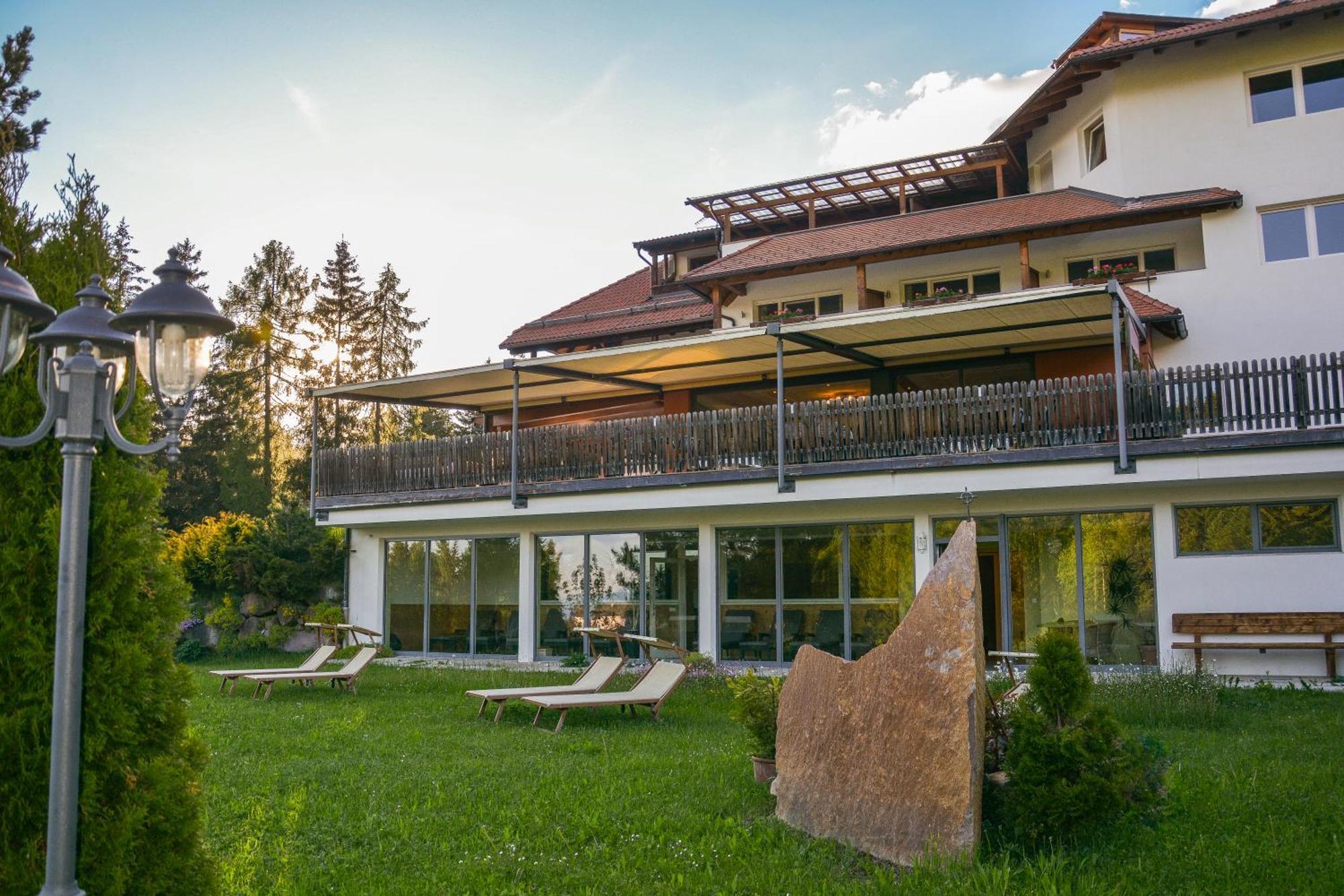 Berghotel Zum Zirm Collalbo Buitenkant foto