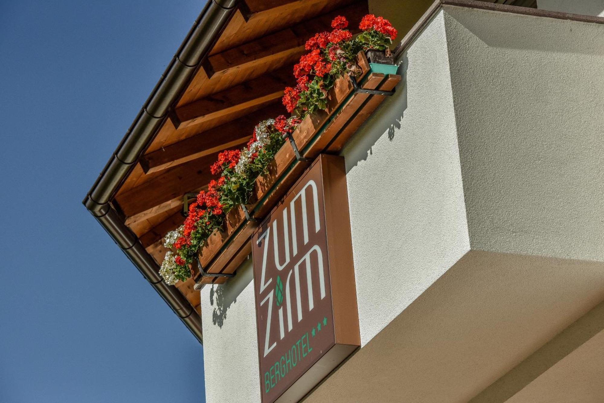 Berghotel Zum Zirm Collalbo Buitenkant foto