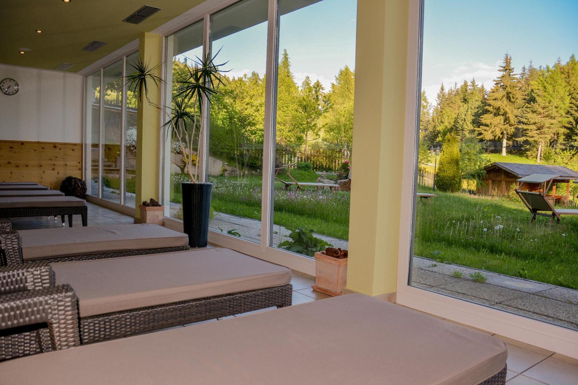 Berghotel Zum Zirm Collalbo Buitenkant foto