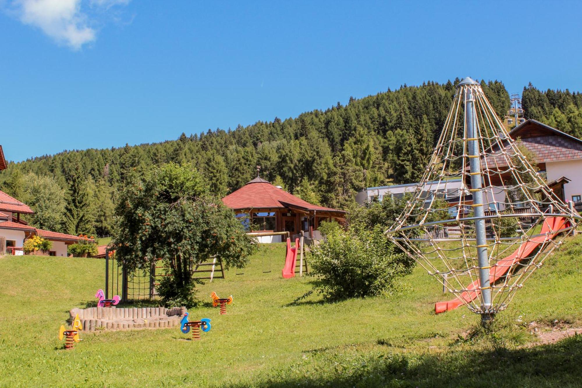 Berghotel Zum Zirm Collalbo Buitenkant foto