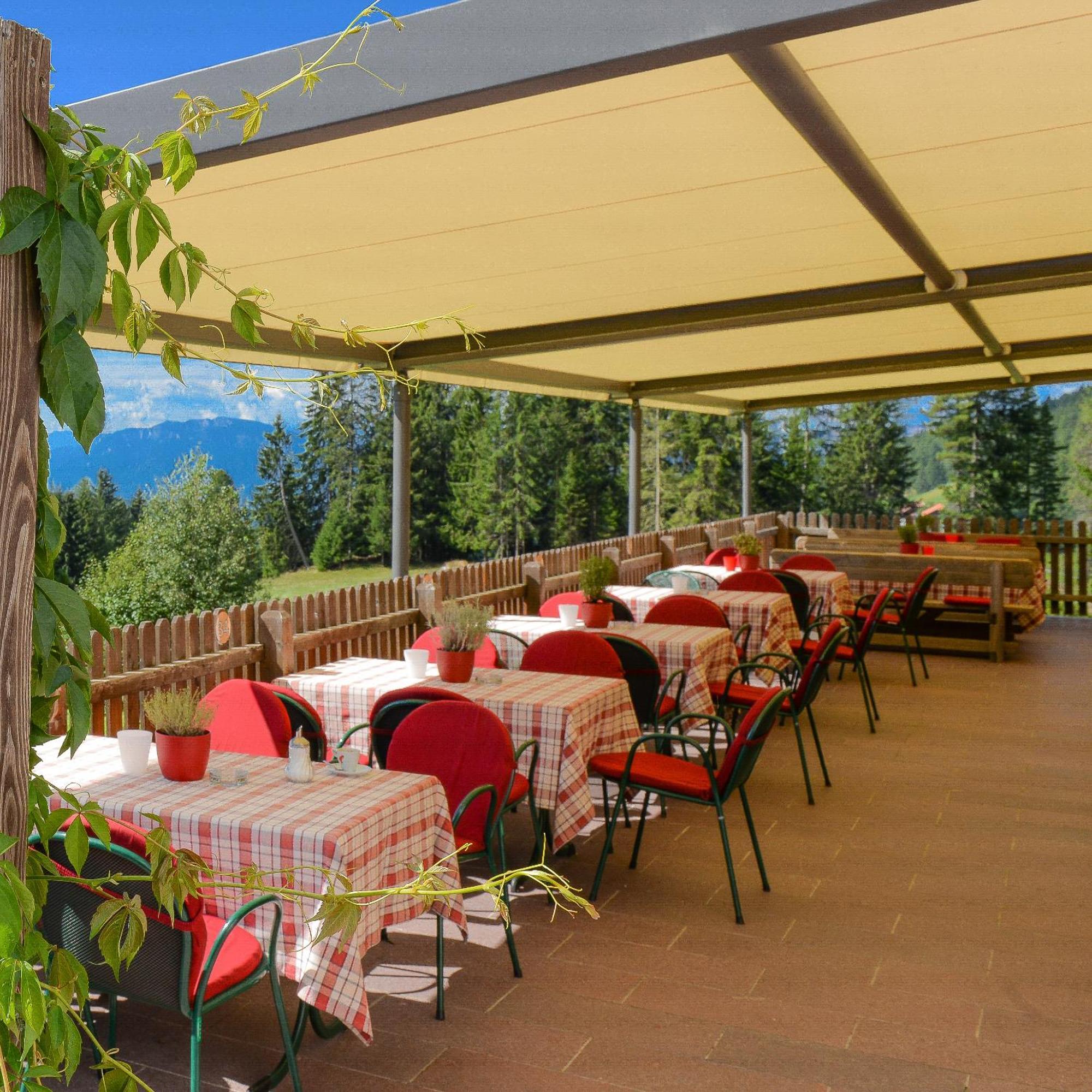 Berghotel Zum Zirm Collalbo Buitenkant foto